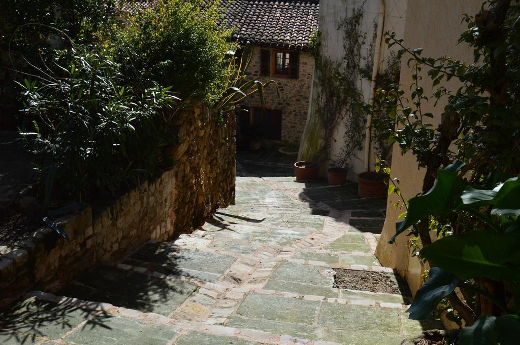 Les Glycines Bed & Breakfast Grimaud Exterior photo