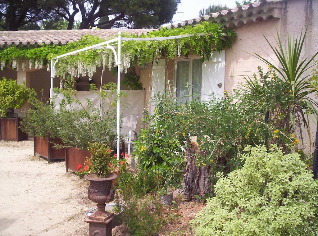 Les Glycines Bed & Breakfast Grimaud Exterior photo