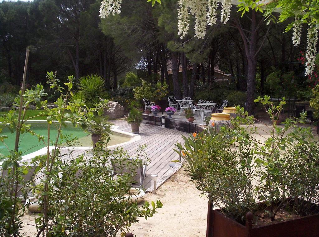 Les Glycines Bed & Breakfast Grimaud Exterior photo